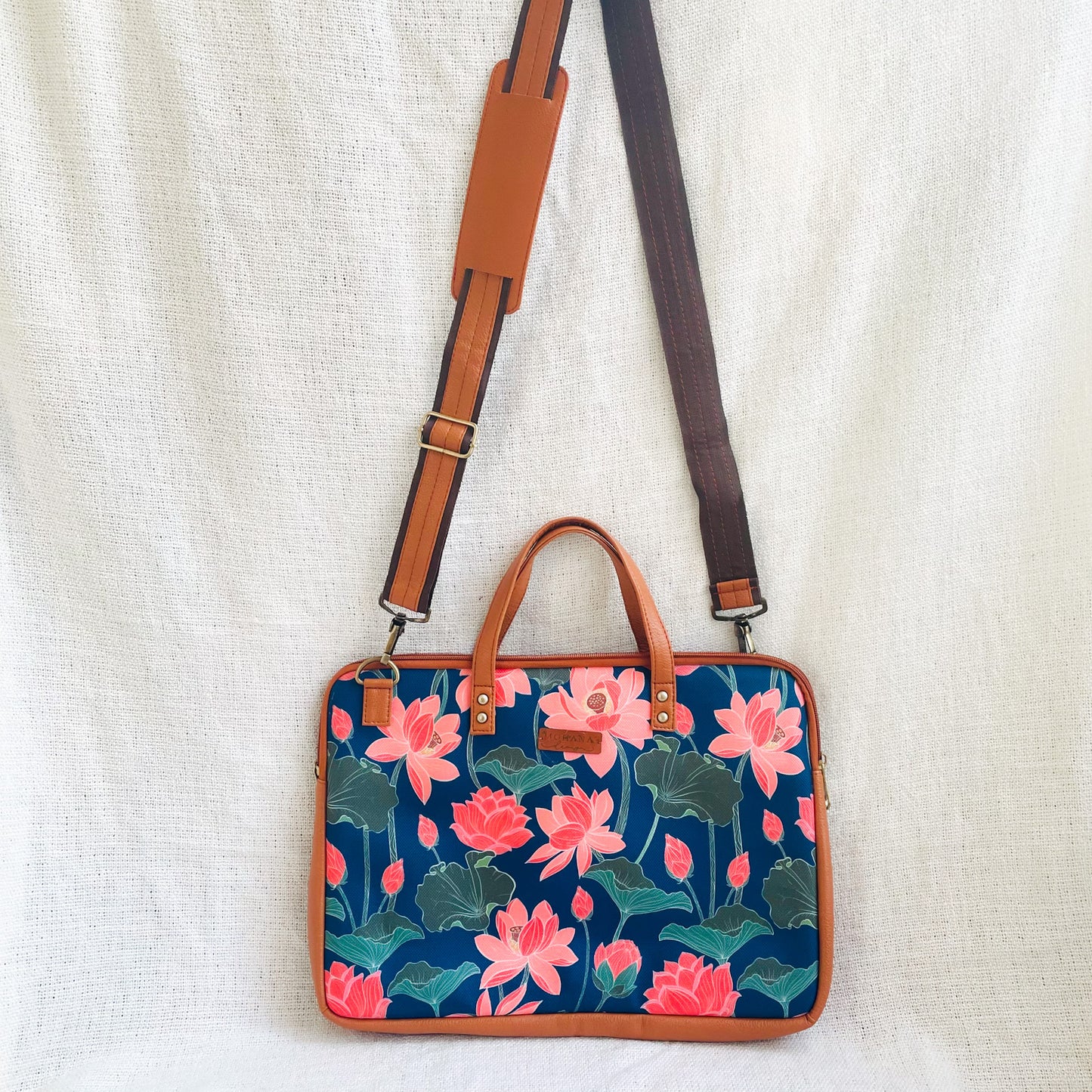 Heavenly Lotus Classic Laptop Bags ~ 15 inch